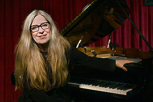 Anke Helfrich