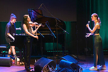 Trio Laura Totenhagen-Eve Risser-Maria Reich