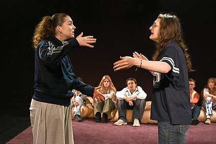Theater BlackBox - Bist du solidarisch, oder bist du ein Arschloch?