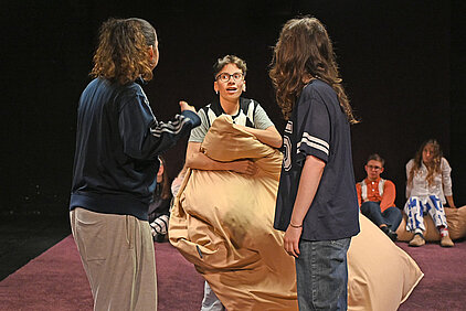 Theater BlackBox - Bist du solidarisch, oder bist du ein Arschloch?